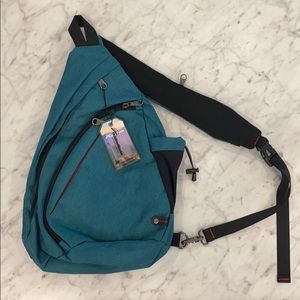 NWT Brand New Outdoor Master Turquoise Hiking Bag